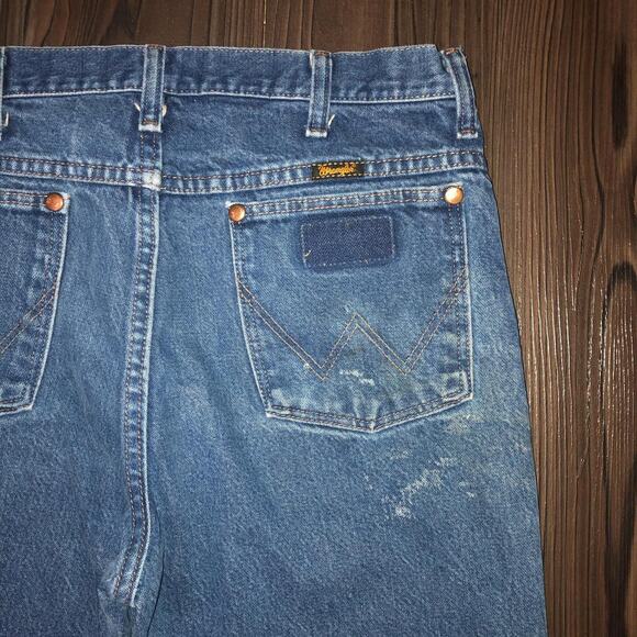 Men’s Distressed Dark Washed Wrangler Denim Jeans | 32x34 - Picture 6 of 6